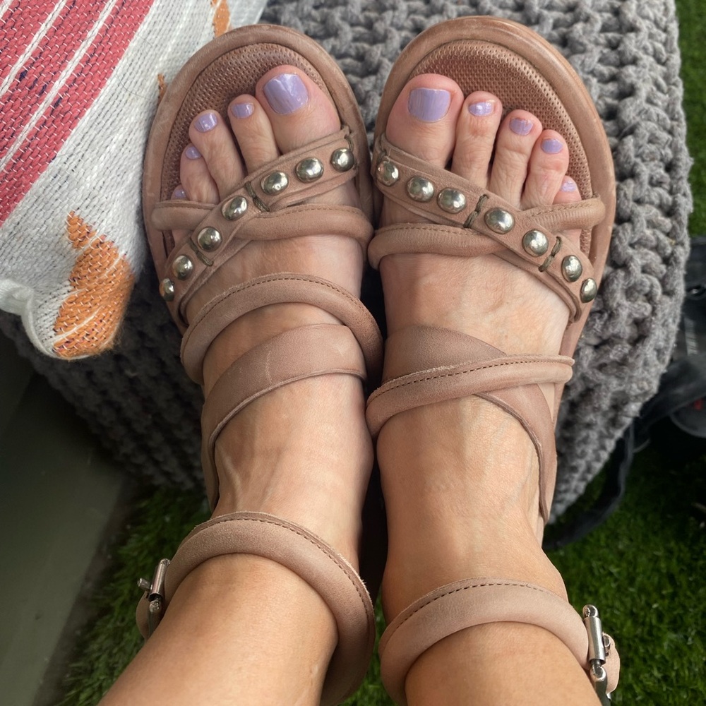 EUC AS98 37 6.5/7 US NEUTRAL BLUSH WEDGE SANDAL.